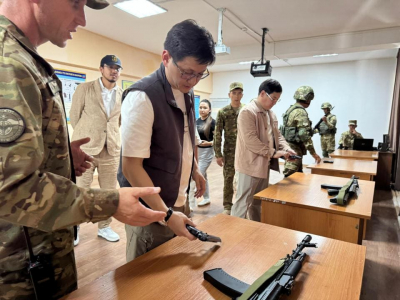 Фитнес-браслеты, шахматы и курсы IT: для казахстанских солдат запускают новую программу