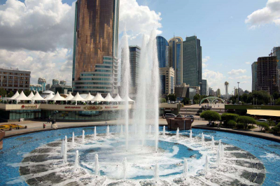Фонтаны запустили в Астане