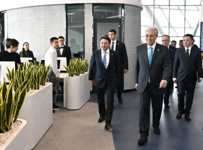 Токаев посетил Международный центр искусственного интеллекта Alem.ai